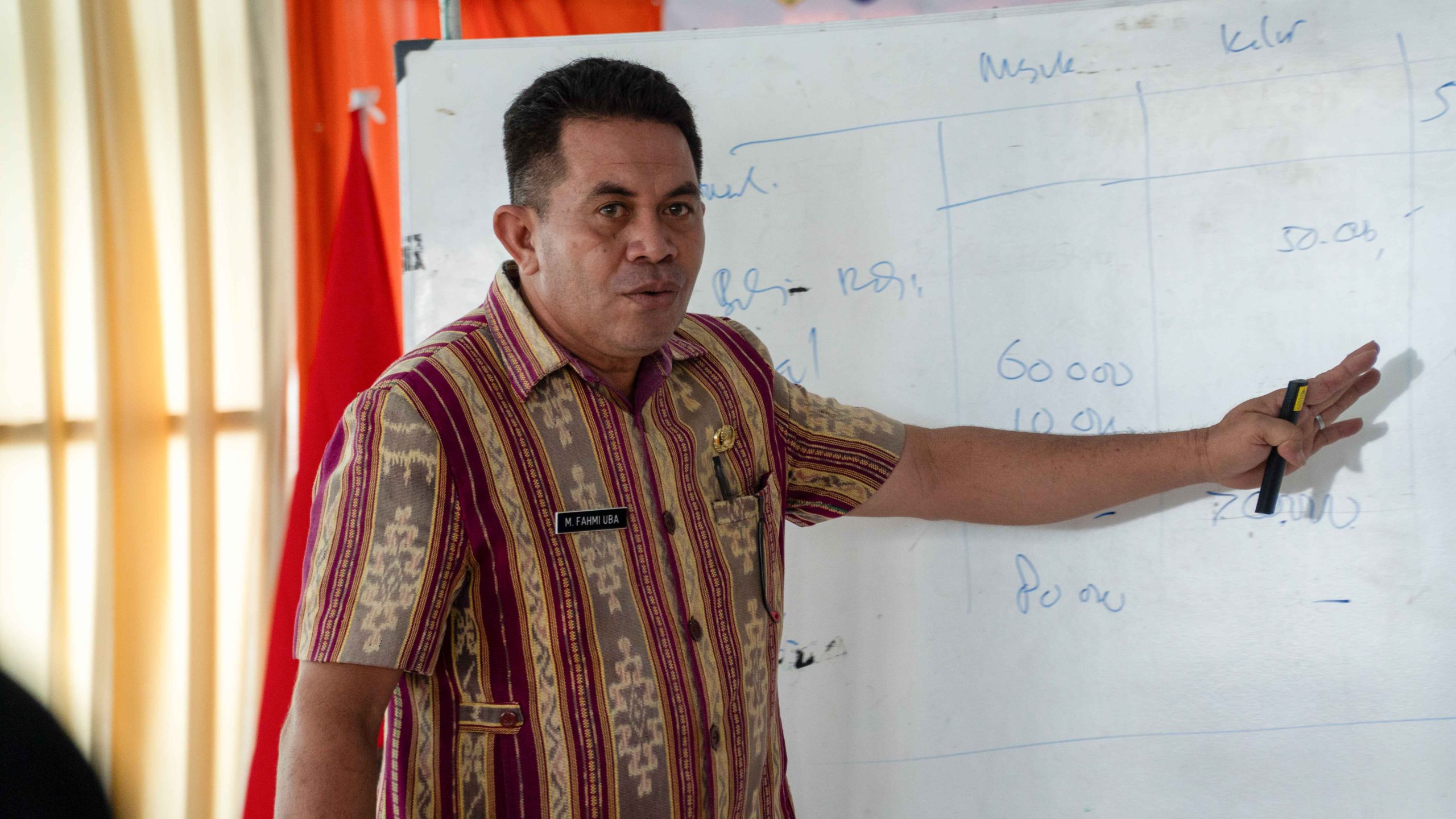 Resource person Fahmi Uba provides group management material
